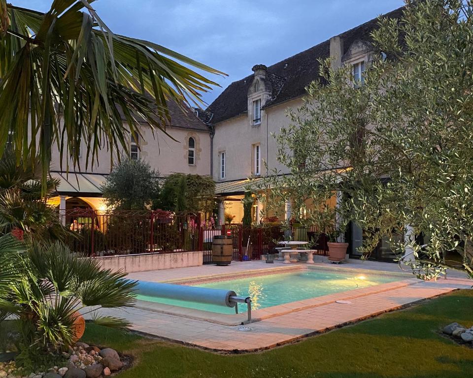 Hôtel Logis Hostellerie des Ducs Bd Jean Brisseau, 47120 Duras