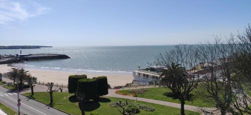 Logis Hôtel Les Bleuets Royan france