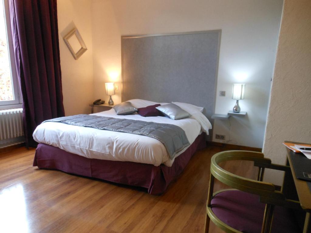 Hôtel Logis - Hôtel Restaurant l'Ecu de France 10 Place Du Martroy, 45330 Malesherbes