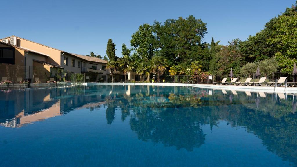 Hôtel Logis Hotel Restaurant SPA Les Oliviers Rue Louis d'Arbalestier, 26270 Loriol-sur-Drôme