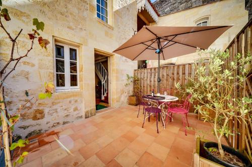 Logis Loiseau avec terrasse Saint-Émilion france