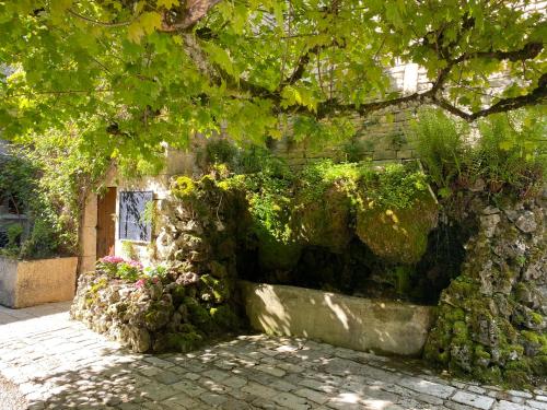 Hôtel Logis Relais de la Source 17, Rue Carnot. Saint-Seine-lʼAbbaye