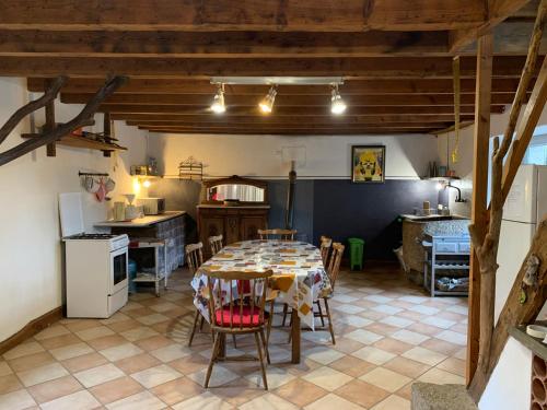 Maison de vacances Longere au dessus de l' écluse 152 Trohaor Rostrenen