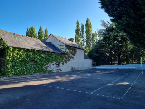 Maison de vacances Longère indépendante avec terrain de tennis privé À la Timoutrais Saint-Maugan