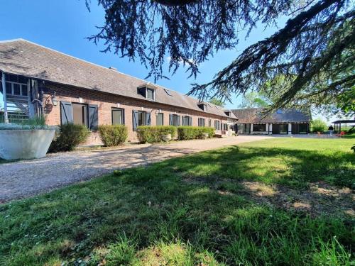 Longère rénovée avec piscine Ormes france