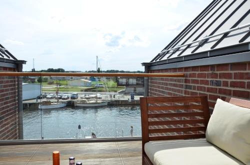 Appartement Lotsenlounge mit Meerblick, Balkon & Parkplatz - ABC238 Alter Hafen 05 Dachgeschoss (2. OG) Wismar