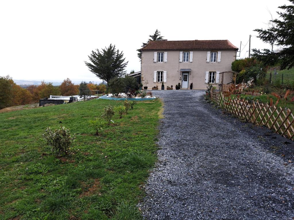 Maison d'hôtes Lou Majyla Lieu dit à Jacques, 32160 Beaumarchés