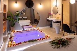 Aix chambre romantique, VRAI JACCUZZI 2 PERSONNES