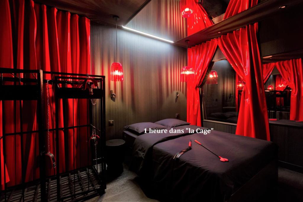 Love hôtel Love Hôtel avec nuit insolite au Dandy et Jacuzzi privatisé 88 Rue Saint Denis, 75001 Paris