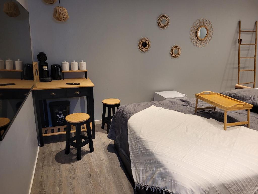 Chambre privative avec baignoire balneo 63 Rue des Déportés, 59154 Crespin