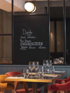 Love Hôtel avec nuit insolite au Dandy et Jacuzzi privatisé