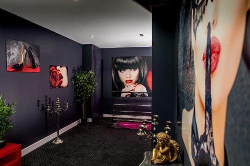 LOVE HOTEL TOULOUSE : SUITE PLAYROOM Toulouse france