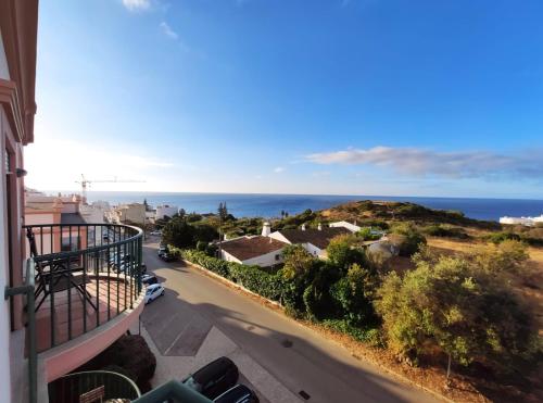 Lovely 2 bedroom apartment including pool, stunning ocean views & beach closeby Luz portugal