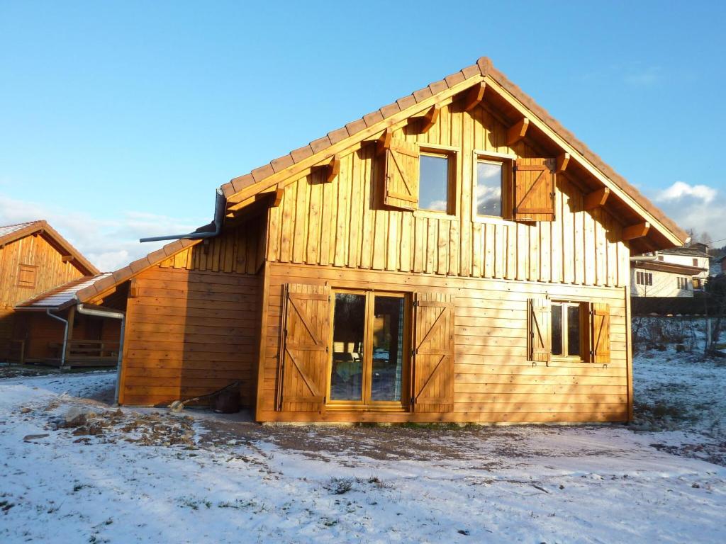 Chalet Lovely chalet in Vosges with shared pool , 88120 Zhezdi