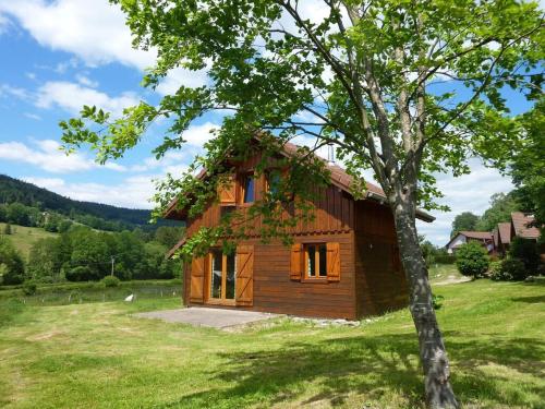 Chalet Lovely chalet in Vosges with shared pool  Zhezdi