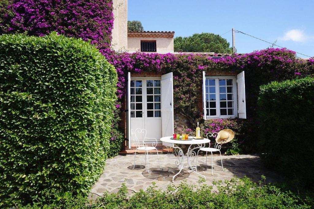 Maison de vacances Lovely cottage with private garden and shared pool, Roquebrune-sur-Argens , 83520 La Garonnette-Plage