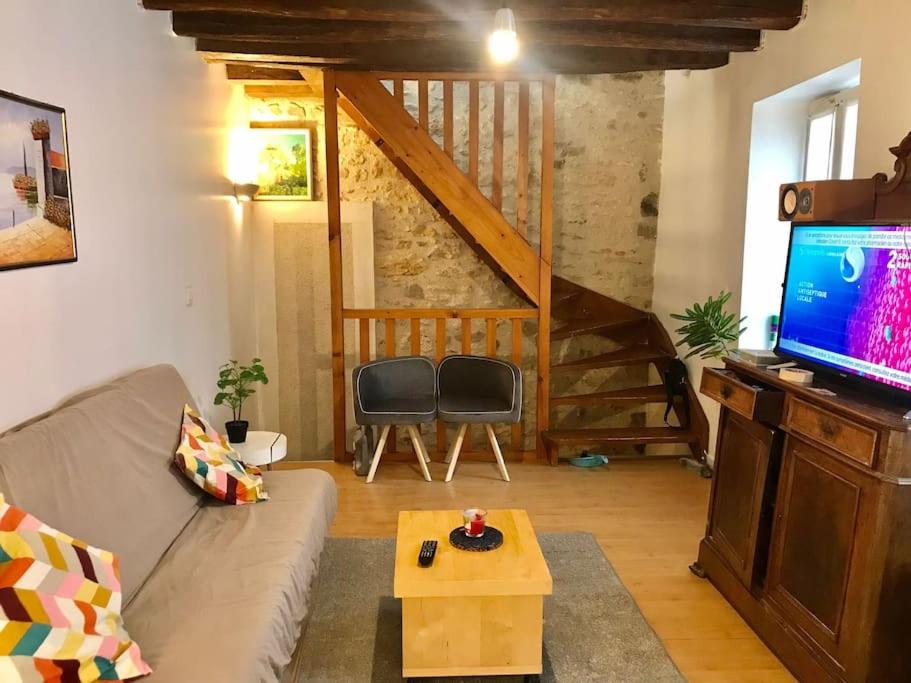 Appartement LOVELY DUPLEX in the center of FONTAINEBLEAU 121 Rue Grande, 77300 Fontainebleau