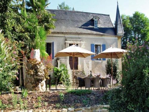 Maison de vacances Lovely family home near St Cirq La Popie with private pool  Crégols