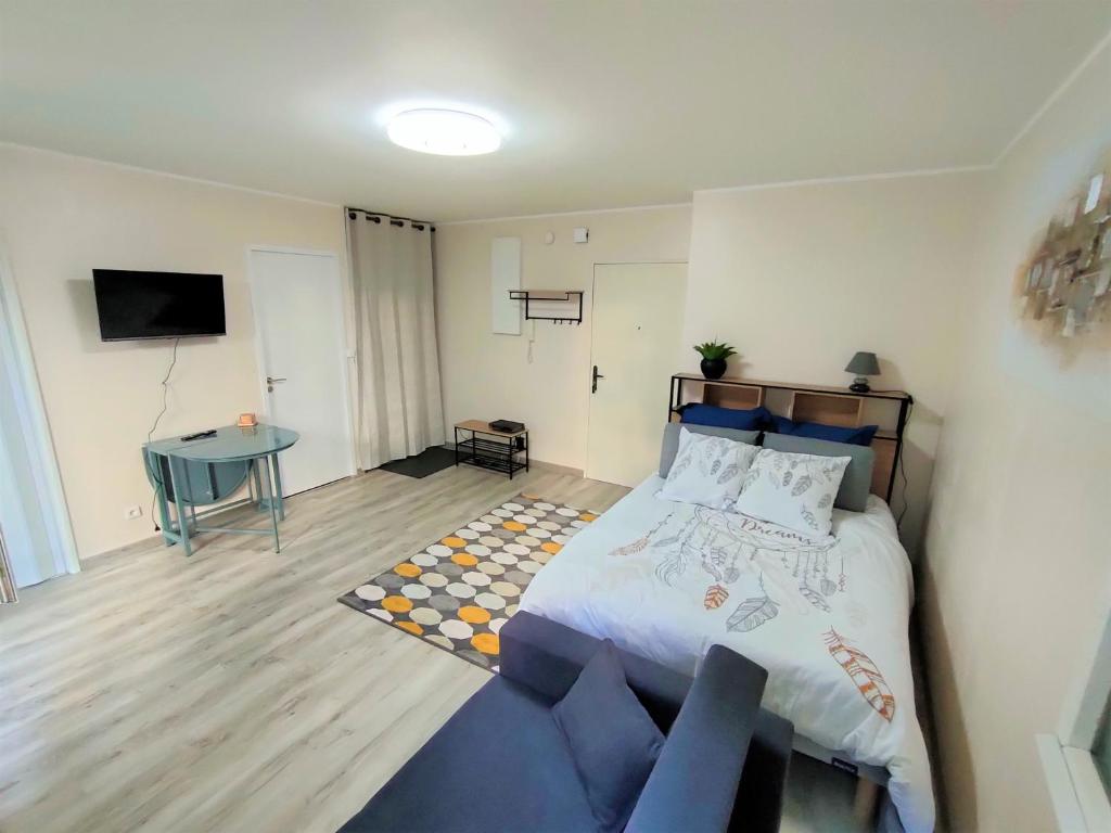 Appartement Lovely flat nearby Paris fully redone with free parking on premises and balcony 17 Avenue Claude Debussy, 92110 Clichy