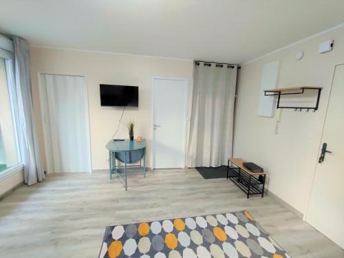 Appartement Lovely flat nearby Paris fully redone with free parking on premises and balcony 17 Avenue Claude Debussy Clichy