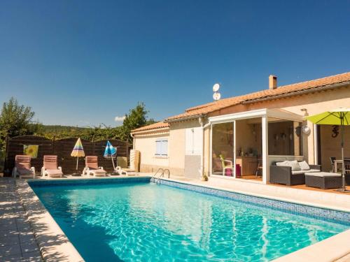 Maison de vacances Lovely Holiday Home in Argeliers with Swimming Pool  Argeliers