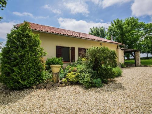 Maison de vacances Lovely holiday home in Monfort with private pool  Monfort