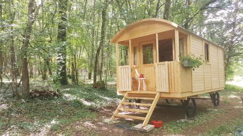 Lovely shepherds hut in chauminet Sougères-en-Puisaye france