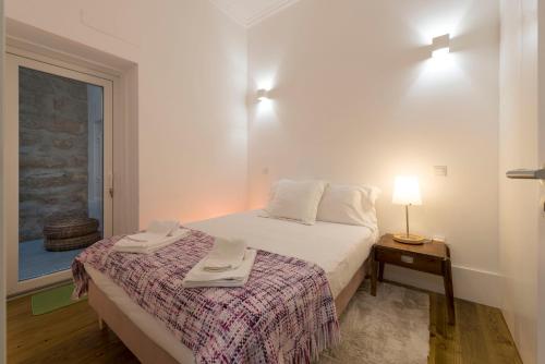 LovelyStay - Cozy Duplex with Patio right off train&metro station Porto portugal