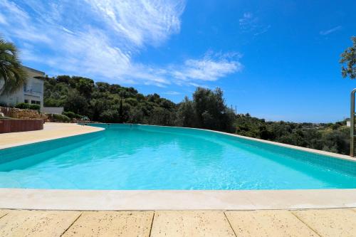 LovelyStay - Divine 3BDR Duplex House w/ Pool & Garden Patroves portugal