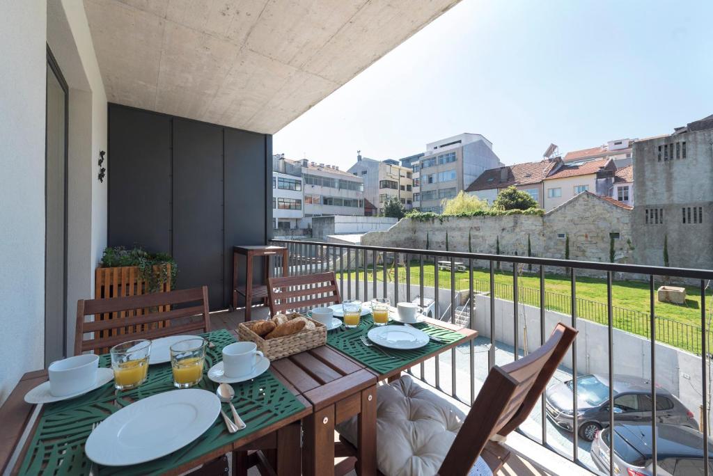 Appartement LovelyStay - Downtown Balcony Apartment with Free Parking Rua de Santos Pousada 547 1.4, 4000-487 Porto