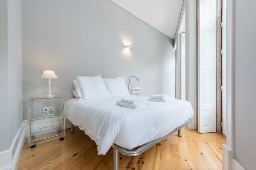 LovelyStay - Porto Windows with AC by central station Porto portugal