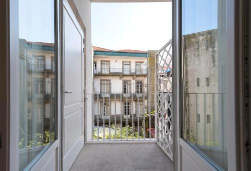 LovelyStay - Quiet & Modern Loft minutes away from iron bridge Porto portugal