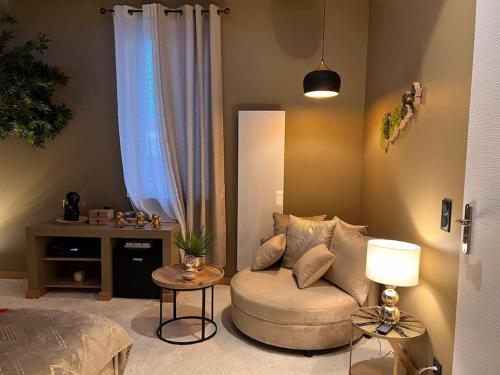 Loving room cocooning avec jacuzzi « la terre » Jujurieux france