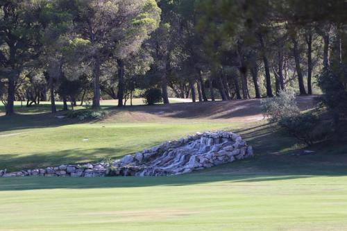 Appartement LUBERON, magnifique Résidence Golf de Provence, Piscine, Fitness, Tennis 1141 Route de Fontaine de Vaucluse Saumane-de-Vaucluse