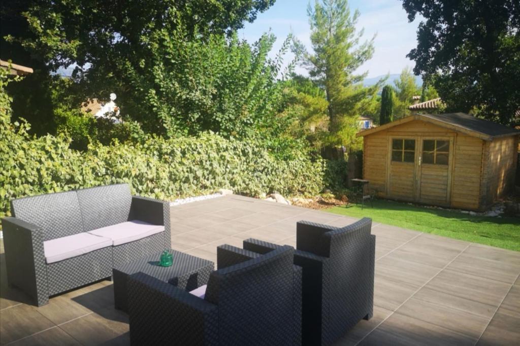 Maison de vacances LUMINEUX 37 m avec WIFI-TERRASSE-JARDIN-PISCINE 83 Avenue des Cheneaux, 83440 Fayence