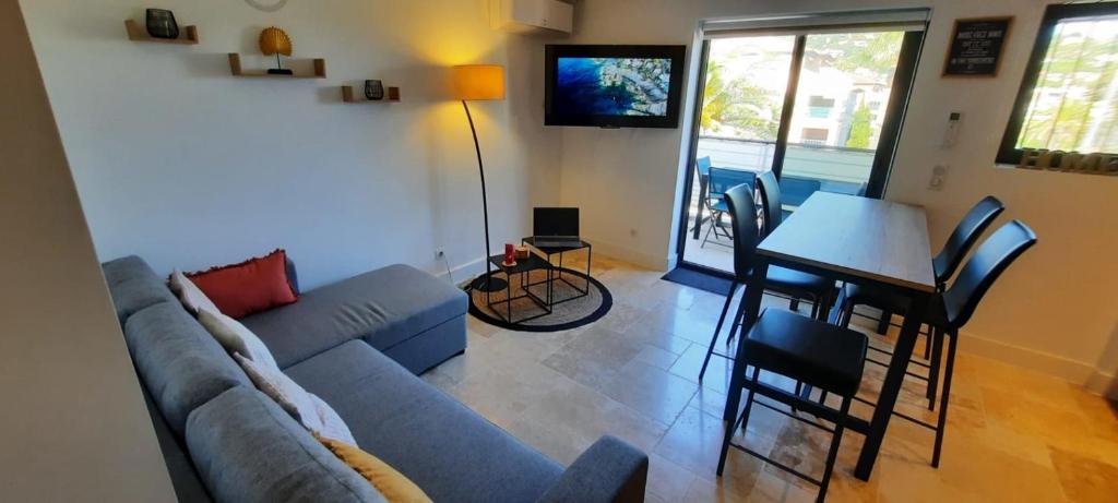 Appartement LUMINEUX 40 m2 avec TERRASSE-WIFI proche de la MER 31 Avenue de la Thébaide, 83380 La Garonnette-Plage