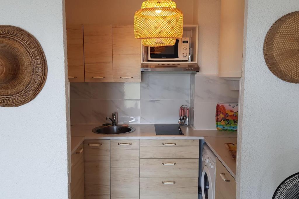 Appartement Lumineux Apt avec Balcon 9 min de la plage 78 Allée des Ligures, 83600 Fréjus