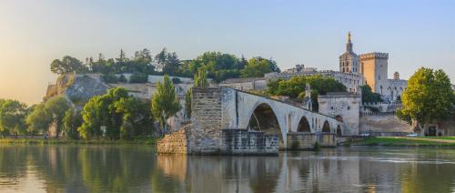 Appartement Lunaria Annua Centre-Historique Avignon, à deux pas du Palais, 4-5 personnes Wifi 24 Rue de La Campane Avignon