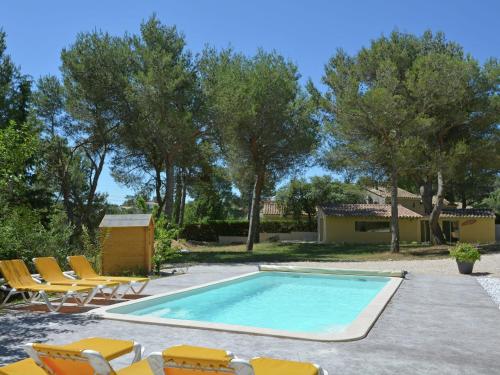 Villa Lush Villa in Beaucaire with Swimming Pool  Beaucaire