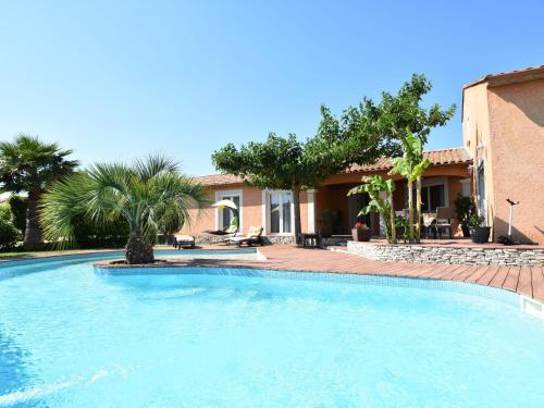 Lush Villa in Pierrerue with Private Pool Centre Nearby Rodilhan france