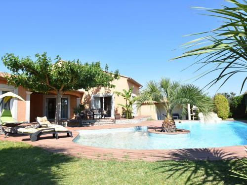 Villa Lush Villa in Pierrerue with Private Pool Centre Nearby  Rodilhan