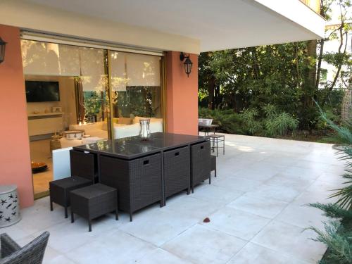 Luxe apartment center 6pers 300m2 privare garden Cannes france