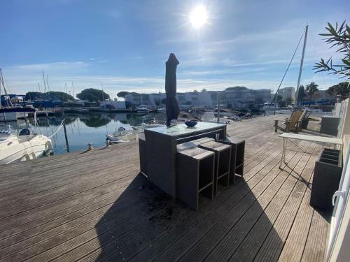 Appartement Luxueuse Marina ponton privé Sémaphore 10 Avenue Petite Caroline Le Grau-du-Roi