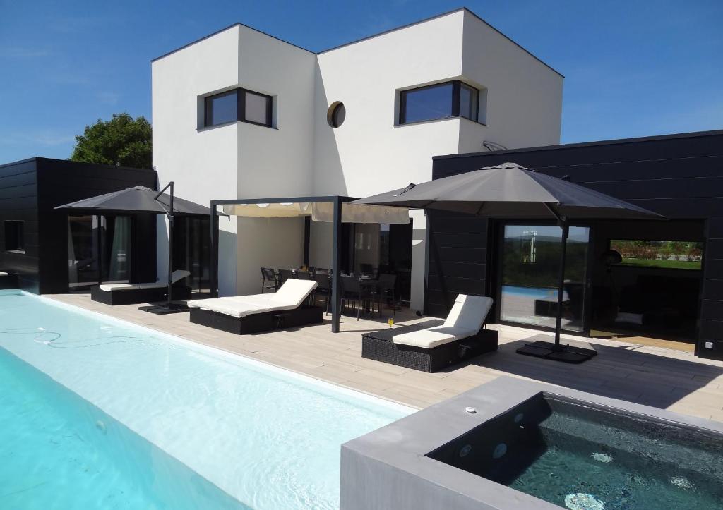 Villa Luxueuse propriété SAINT CIRICE aux vues aériennes 363 Pech de Litière, 46000 Cahors