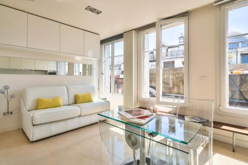 Appartement Luxueux Studio AC-Terrasse Vue sur la Tour Eiffel 24 Rue Cognacq Jay Paris