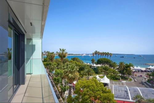 Luxurious 3BR6p apartment with terrace - First Croisette Cannes 602 Cannes france