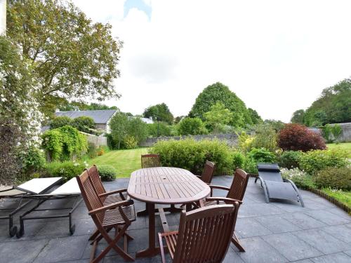 Luxurious mansion in Lantheuil with garden Lantheuil france