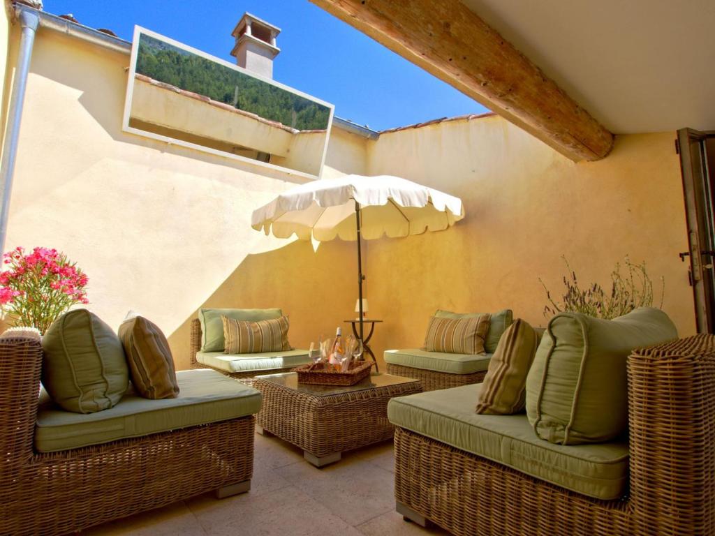 Villa Luxurious Provencal Village House, Walk to Village Pool Rue du Barry, 84400 Rustrel