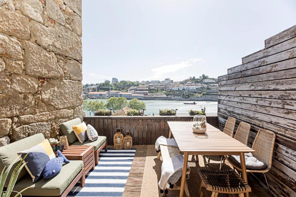 Maison de vacances Luxurious Townhome w/ Breathtaking River View & Terrace by LovelyStay 76 Rua de Tomás Gonzaga, 4050-385 Porto