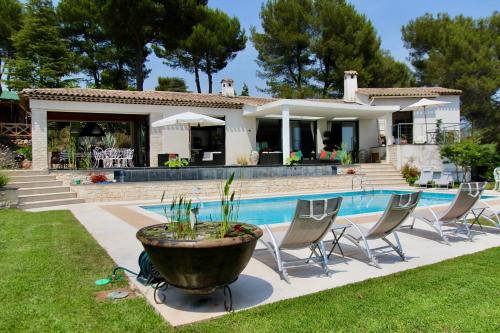 Villa Luxurious villa 4 bedrooms in secluded area, swimming pool Chemin du collet Darbousson,  Domaine Du collet de Darbousson Valbonne